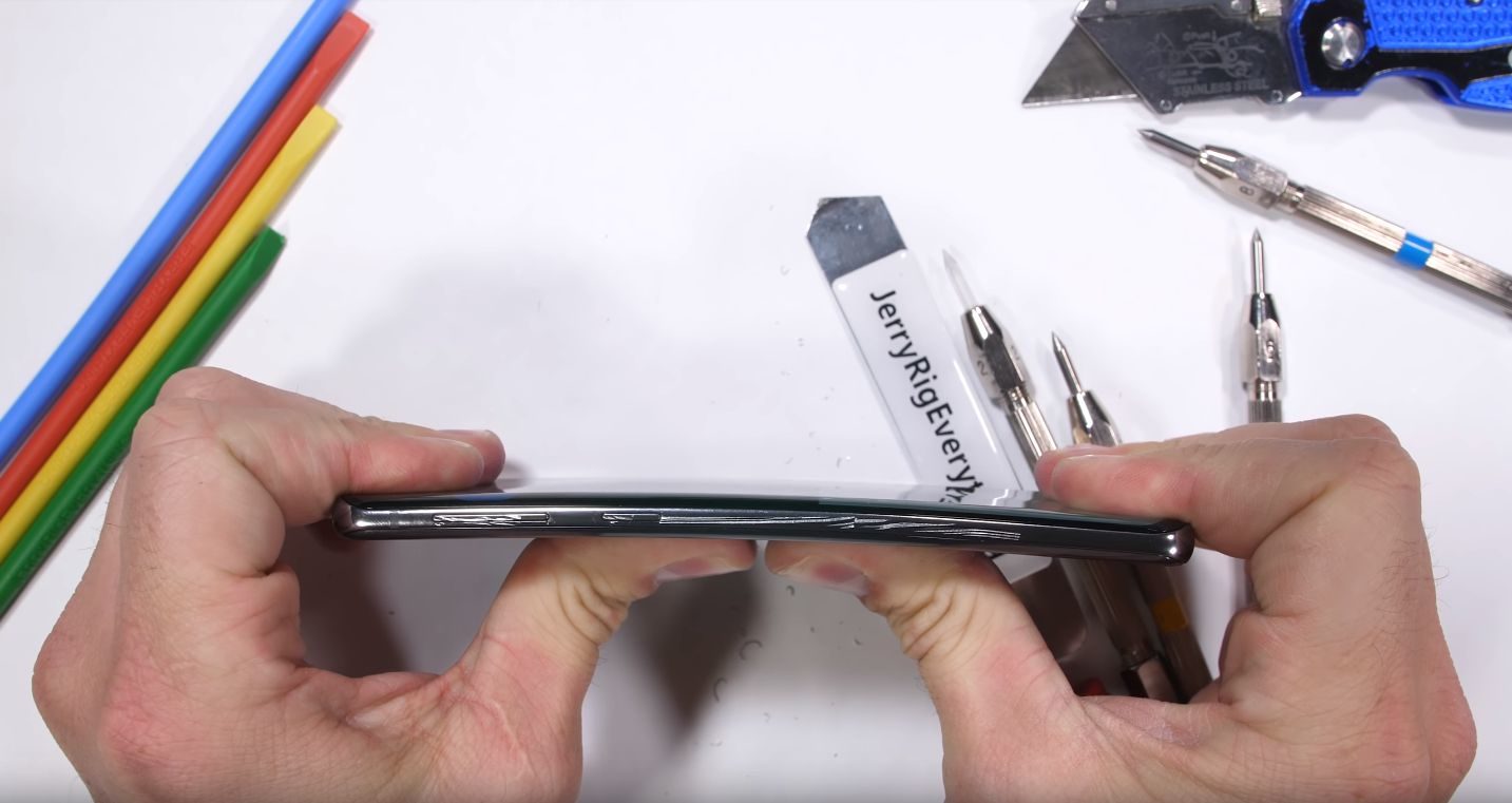 「Galaxy S10」の耐久性は？指紋認証は画面に傷が入っても反応するの？